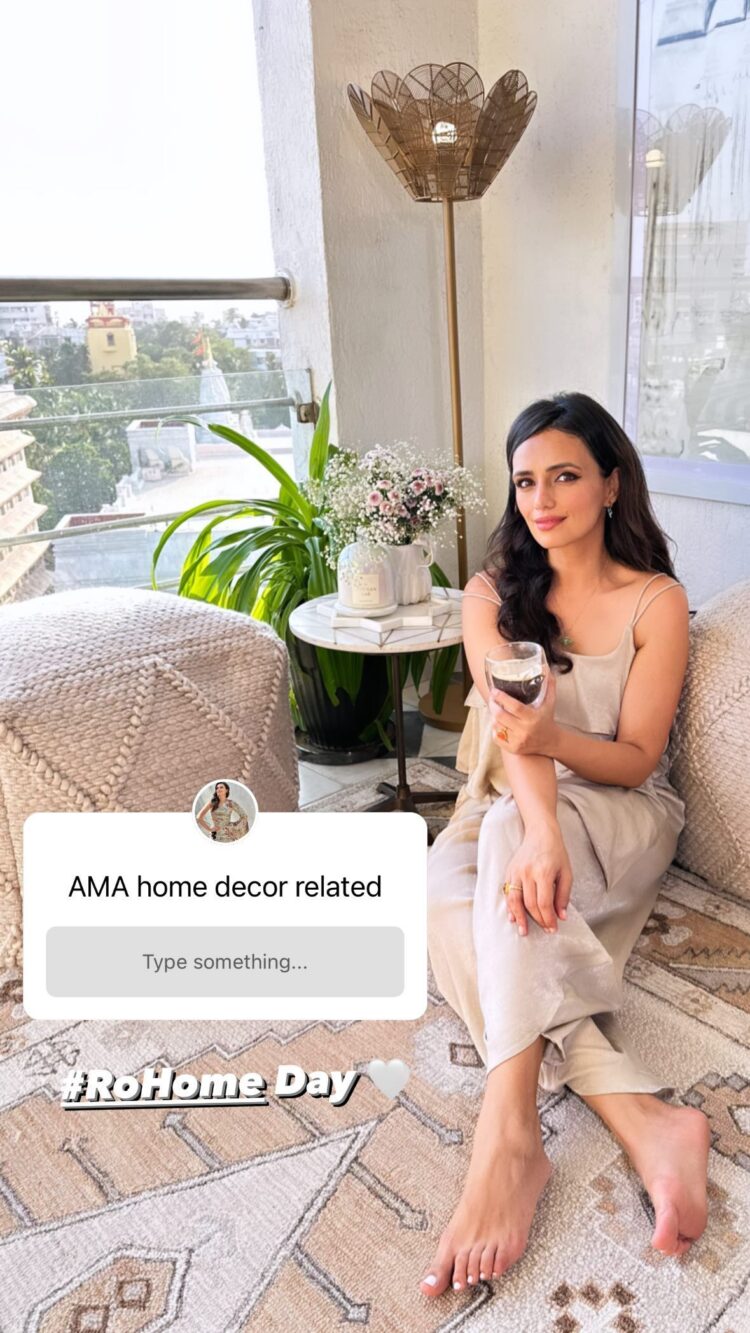 roshni chopra feet 3