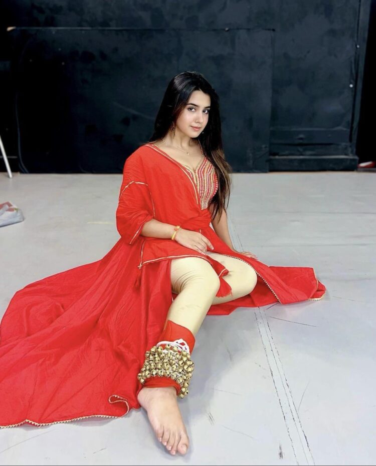 roshni walia feet