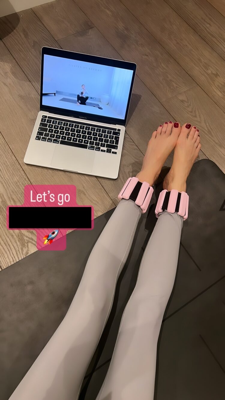 rosie fortescue feet 5