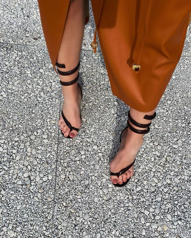 rosie huntington whiteley feet 1