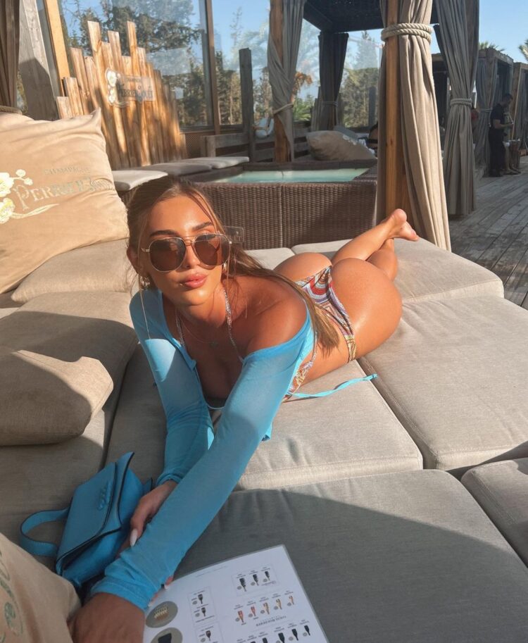 rosie seabrook feet 2