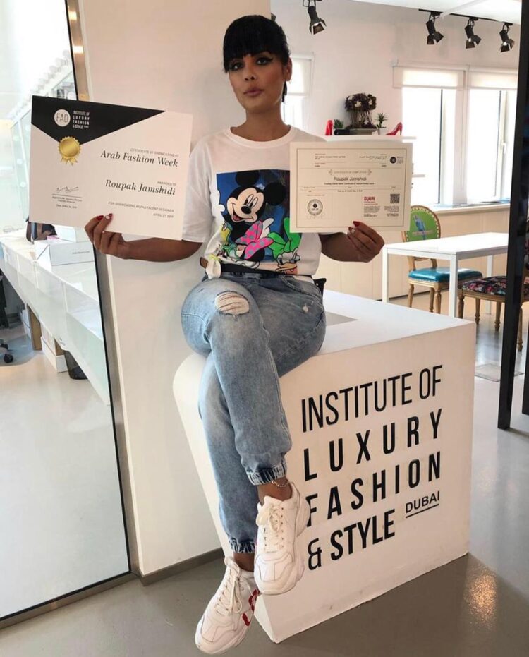 roupak jamshidi feet