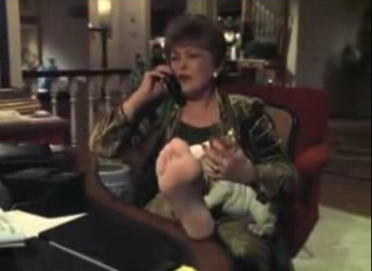 rue mcclanahan feet 1
