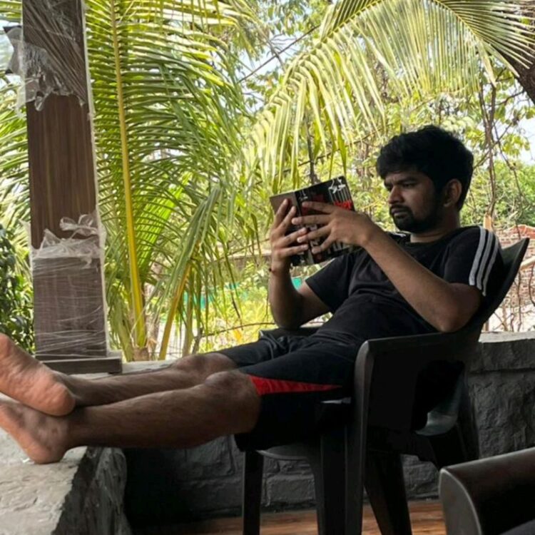 rujuta deshmukh feet 6