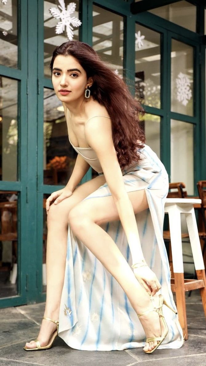 rukshar dhillon feet 4