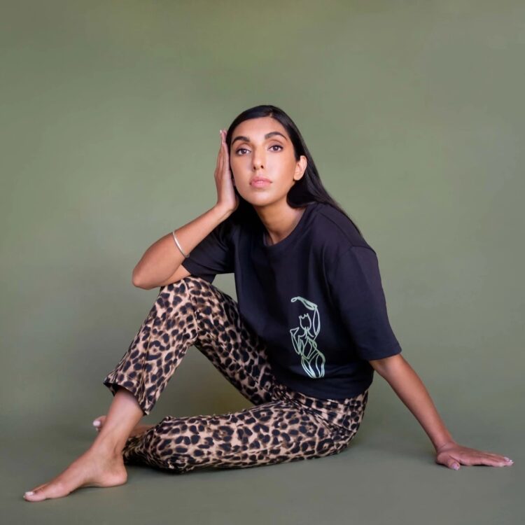 rupi kaur feet 2