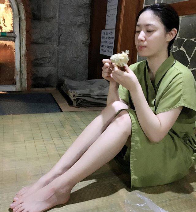 ryoo hye yeong feet 2