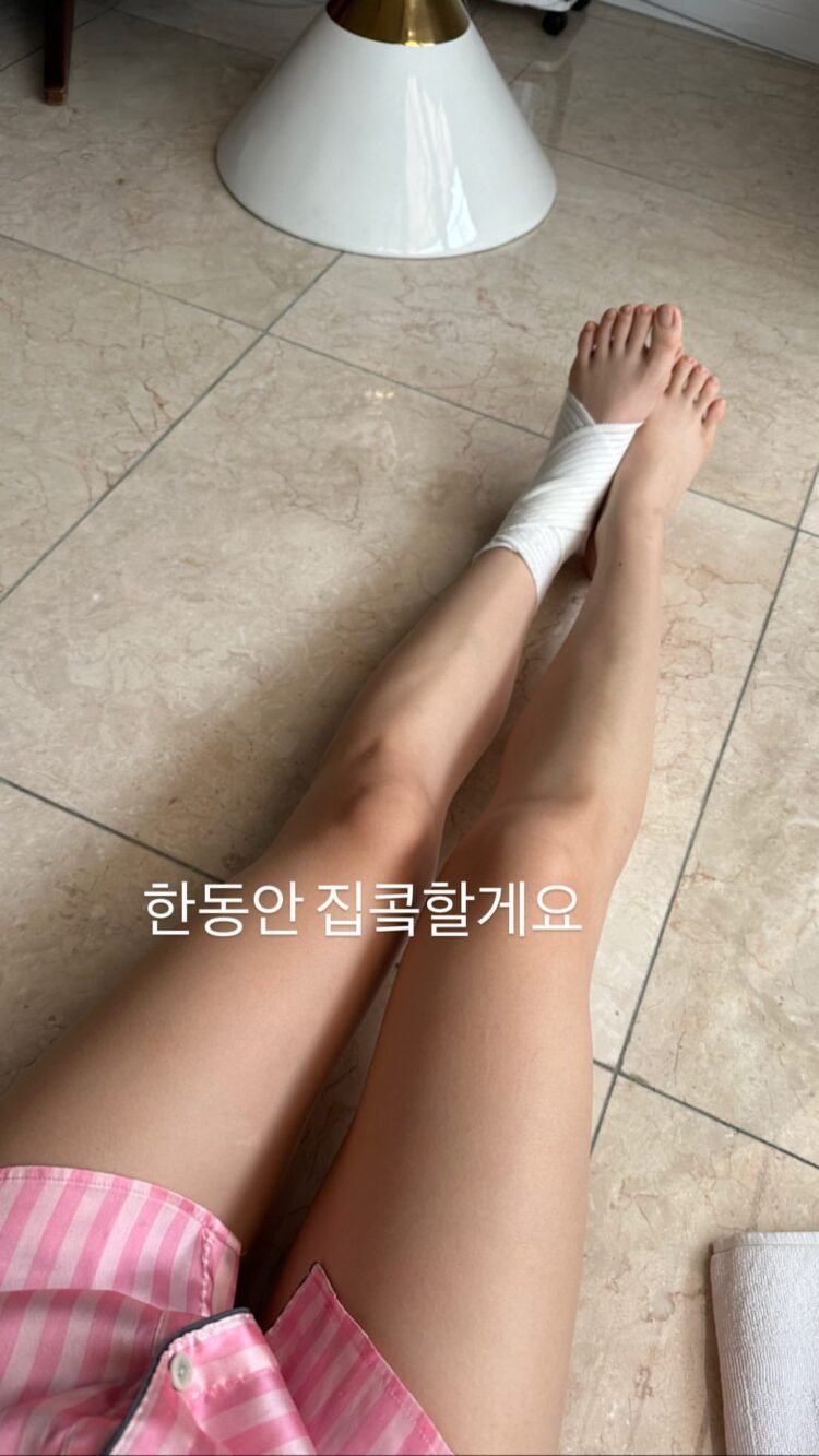 ryu hwa young feet 1