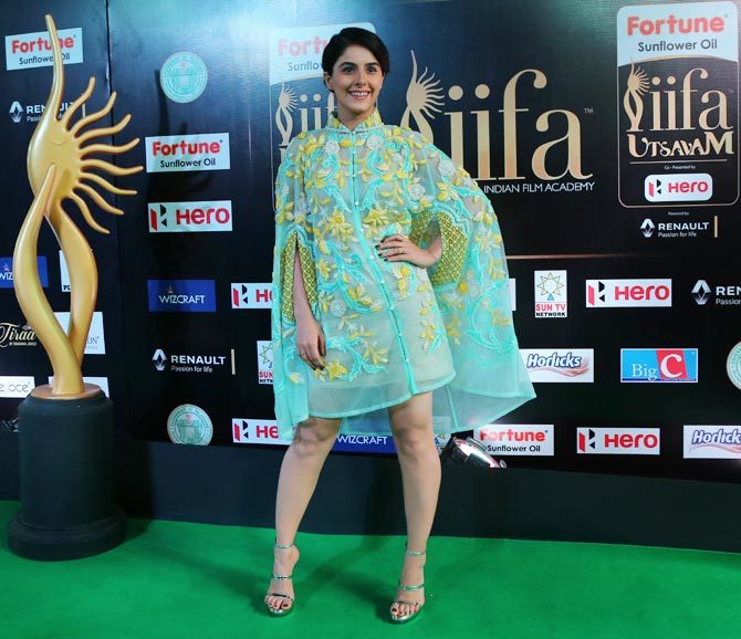 saanvi talwar feet 1