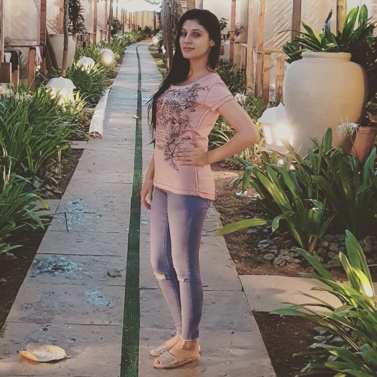 saanvi talwar feet 5