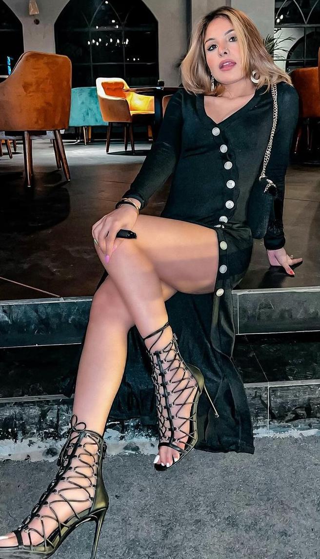 saanya khatter feet 1