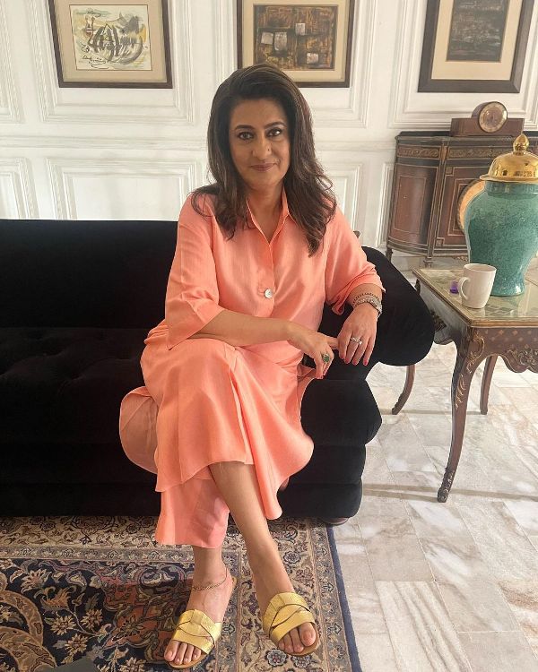 saba hameed feet 2