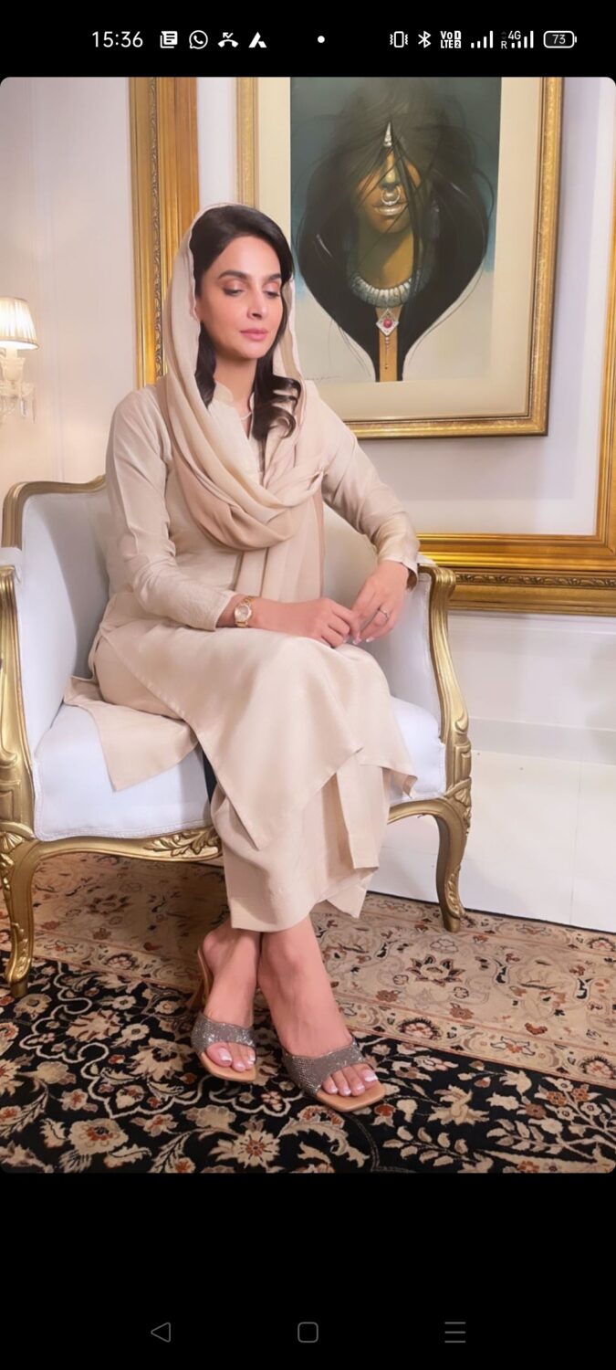 saba qamar feet 2