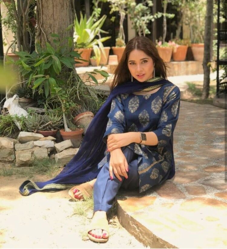 sabeena farooq feet 4