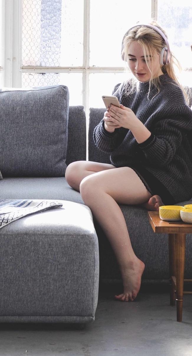 sabrina carpenter feet 2