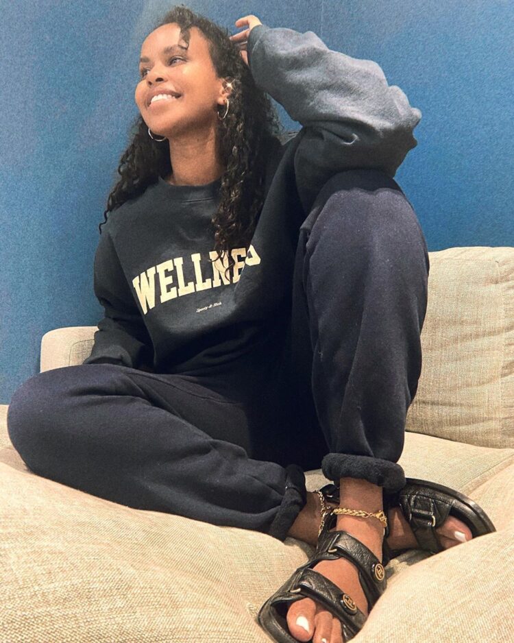 sabrina dhowre feet 5