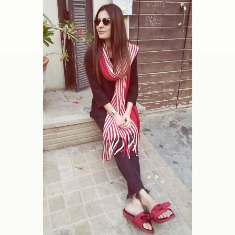 sadia ghaffar feet 4