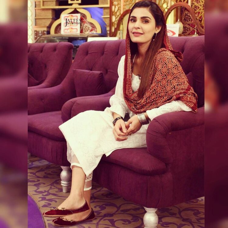 sadia ghaffar feet 5