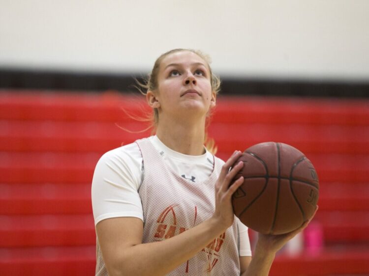 sadie sanford feet 4