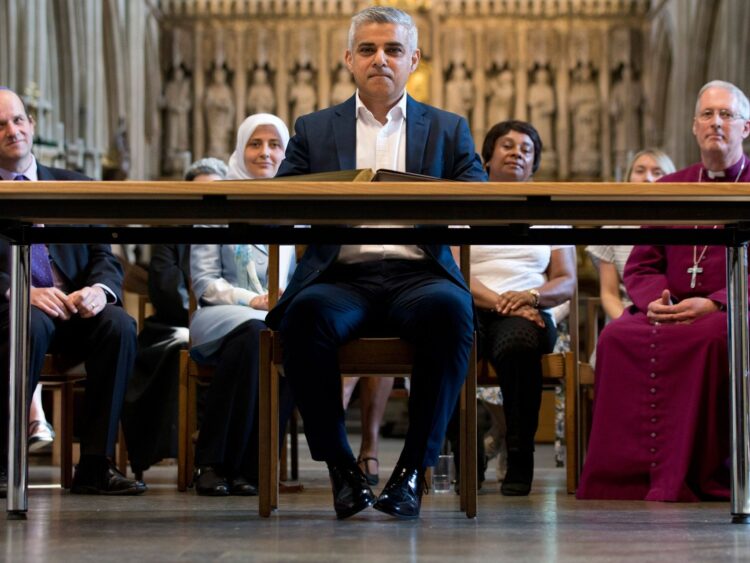 sadiq khan feet 5