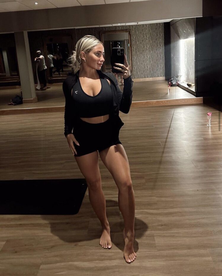 saffron coomber feet 4