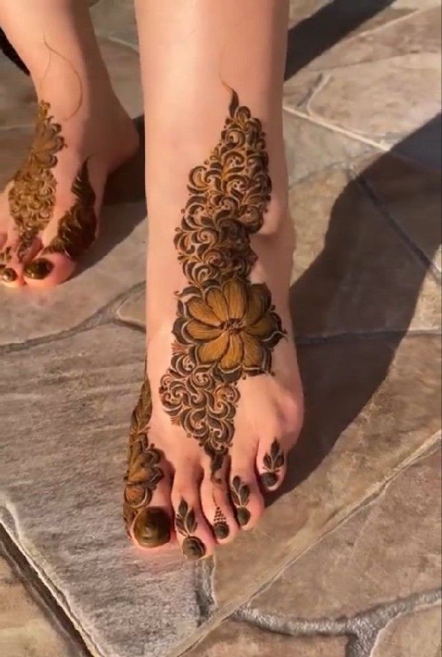 safia flowers feet 1