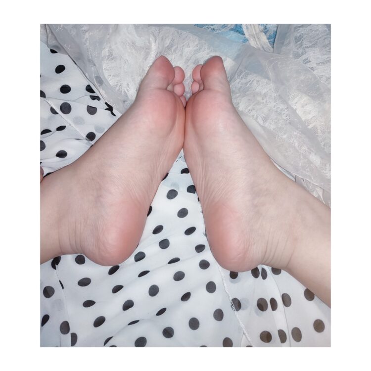 sage linder feet 6