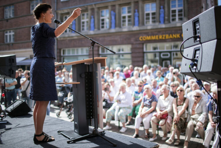 sahra wagenknecht feet 4