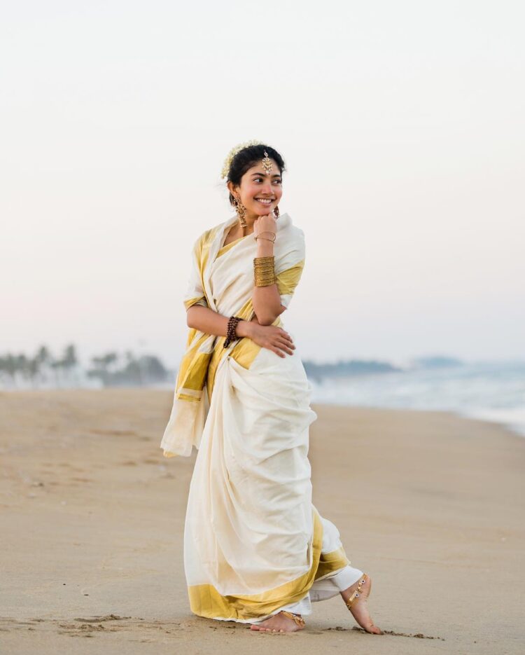 sai pallavi feet 4