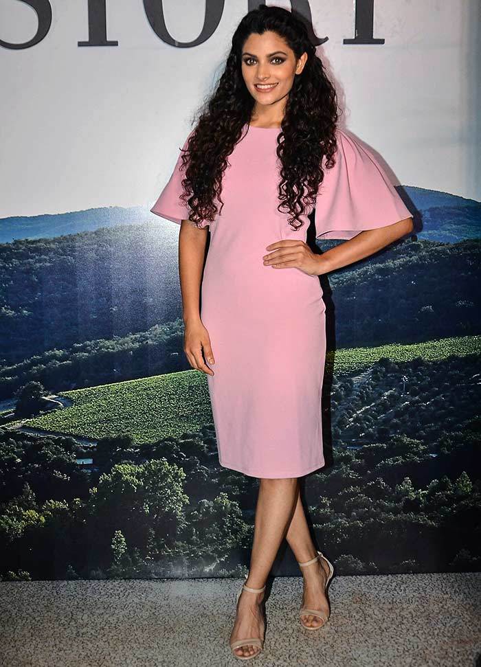 saiyami kher feet 2