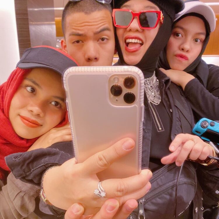 sajidah halilintar feet 6