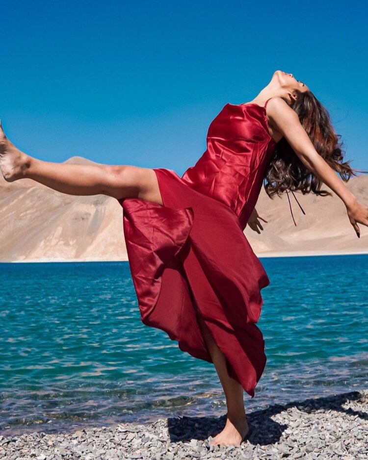 sakshi dwivedi feet 1