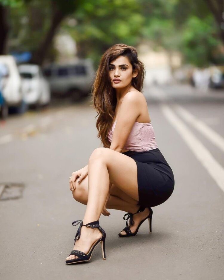 sakshi dwivedi feet 4