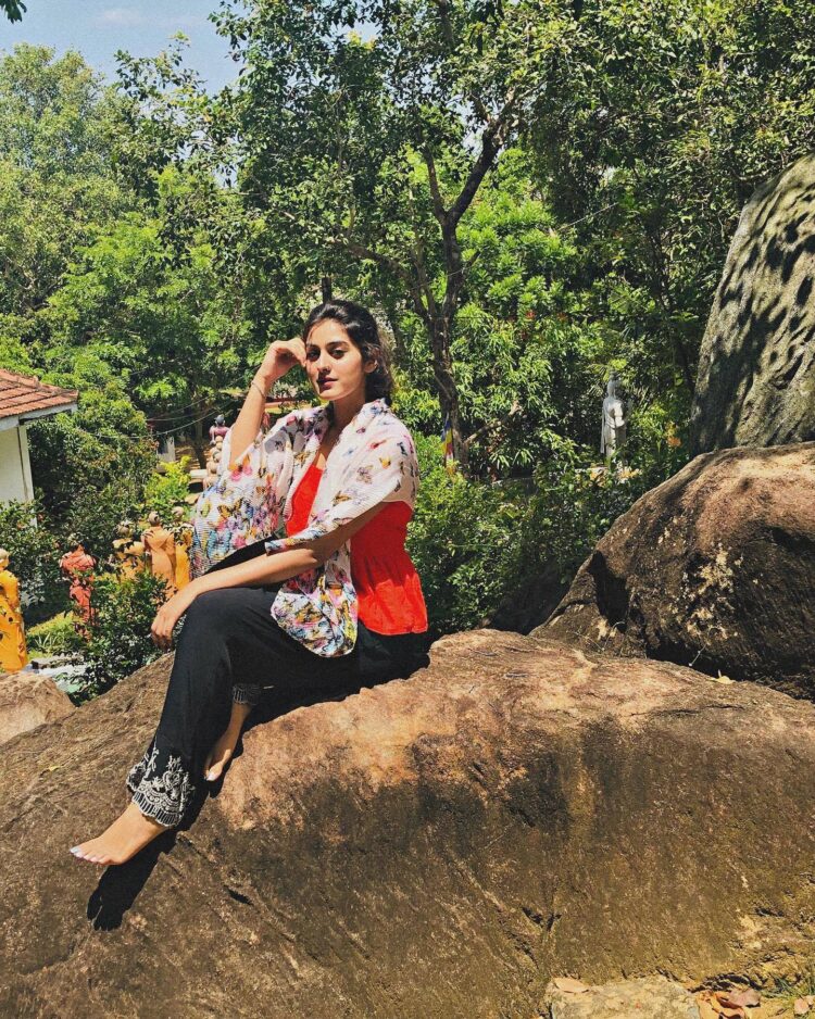 sakshi vaidya feet 4