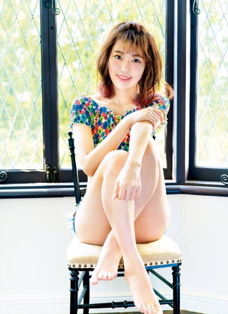 sakura miyawaki feet 3