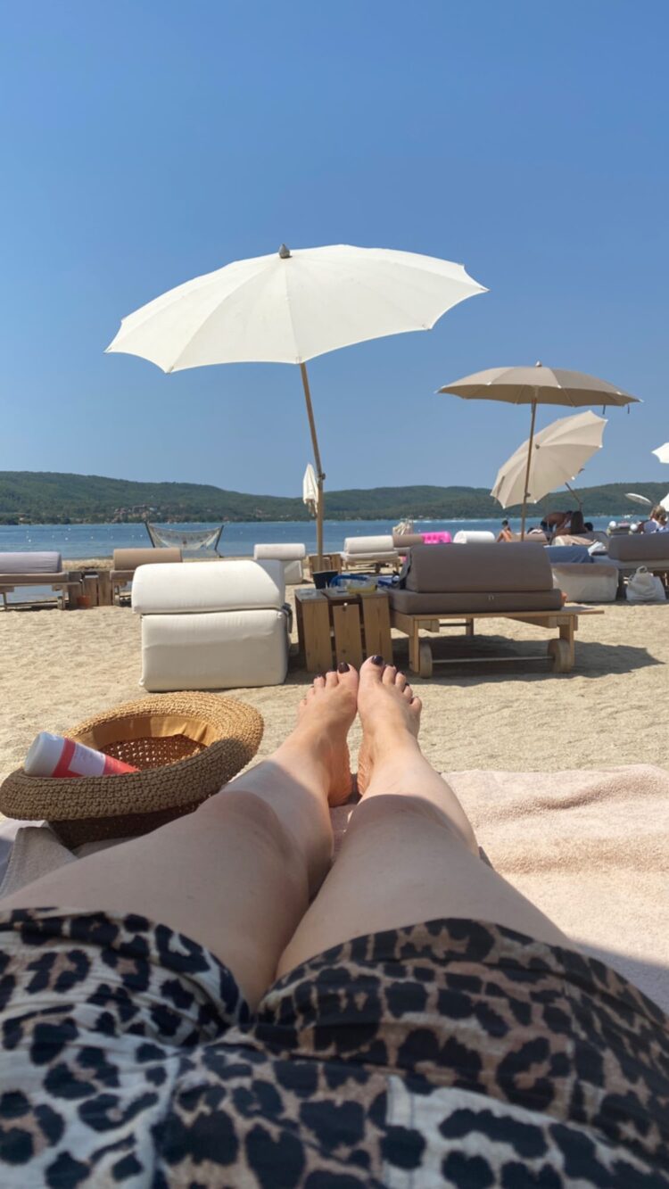 sali hughes feet 6