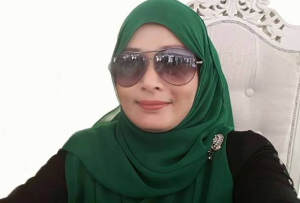 salina lydiawati zaimon feet 4