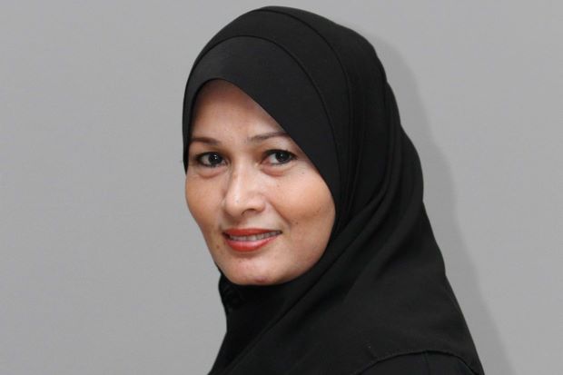 salina lydiawati zaimon feet 5