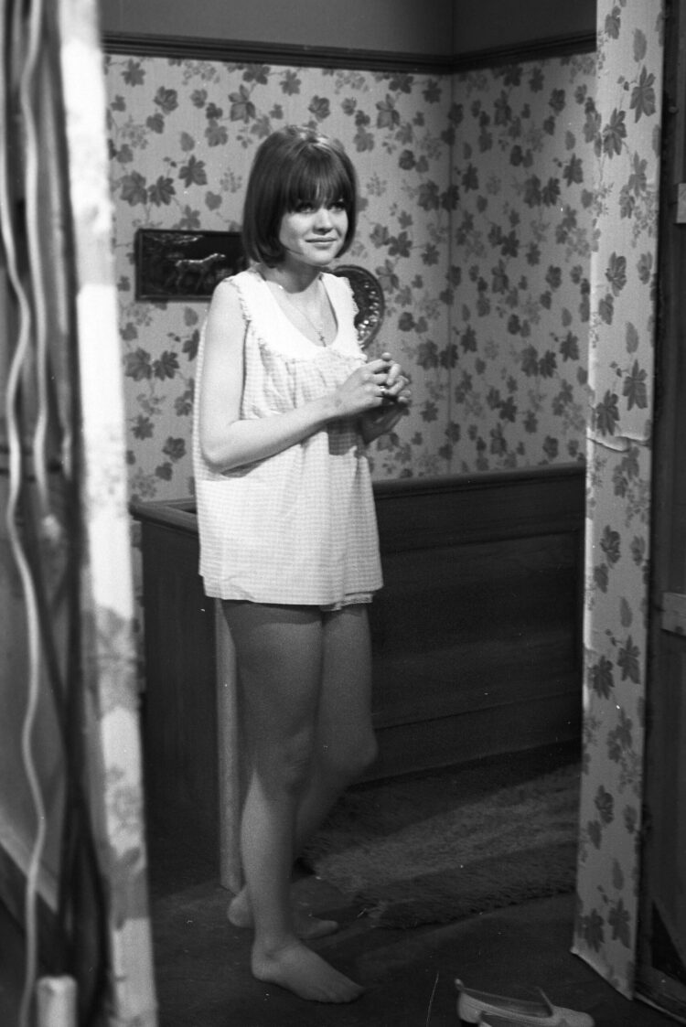 Sally Geeson Feet