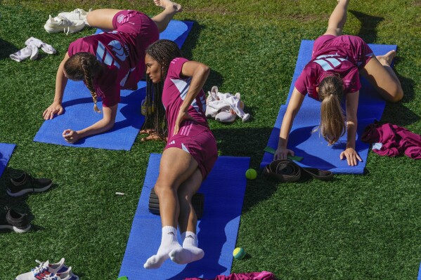 salma paralluelo feet 3