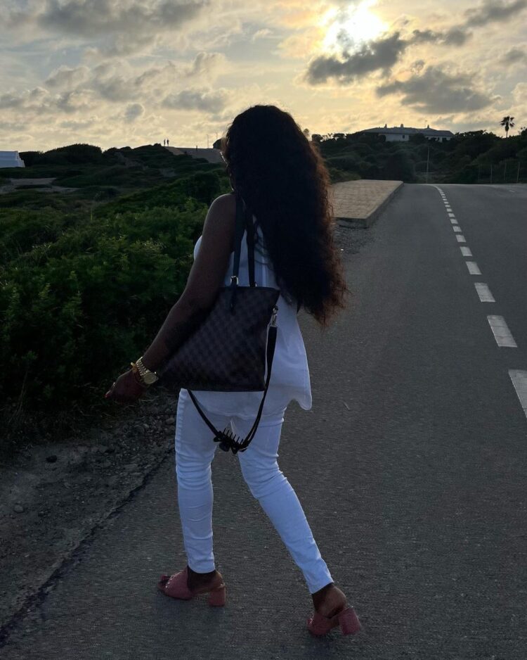 salma paralluelo feet 4