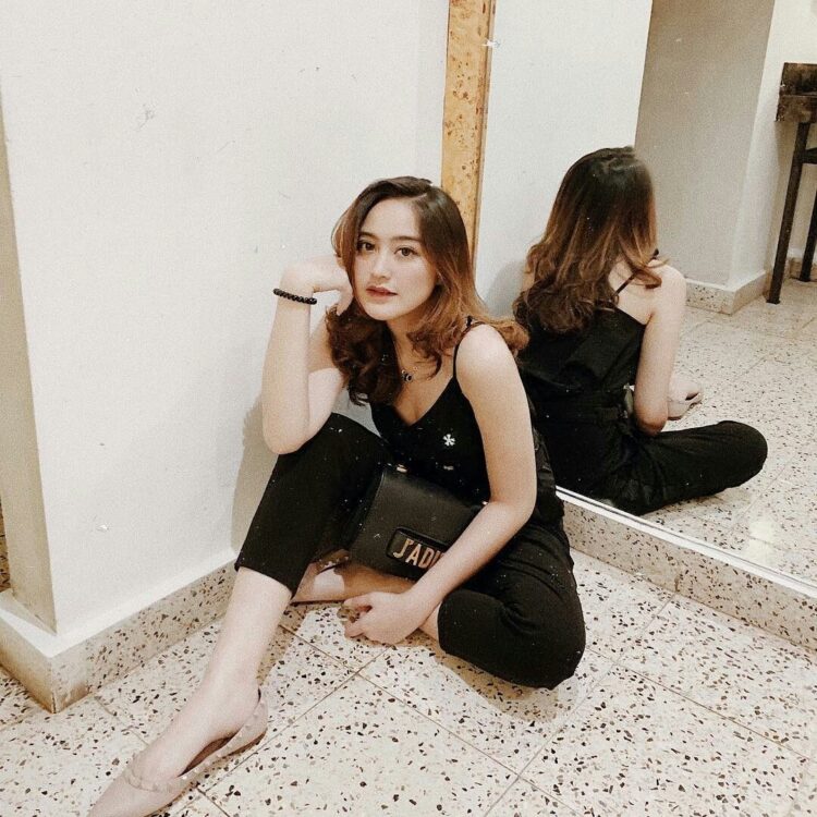 salshabilla adriani feet 4