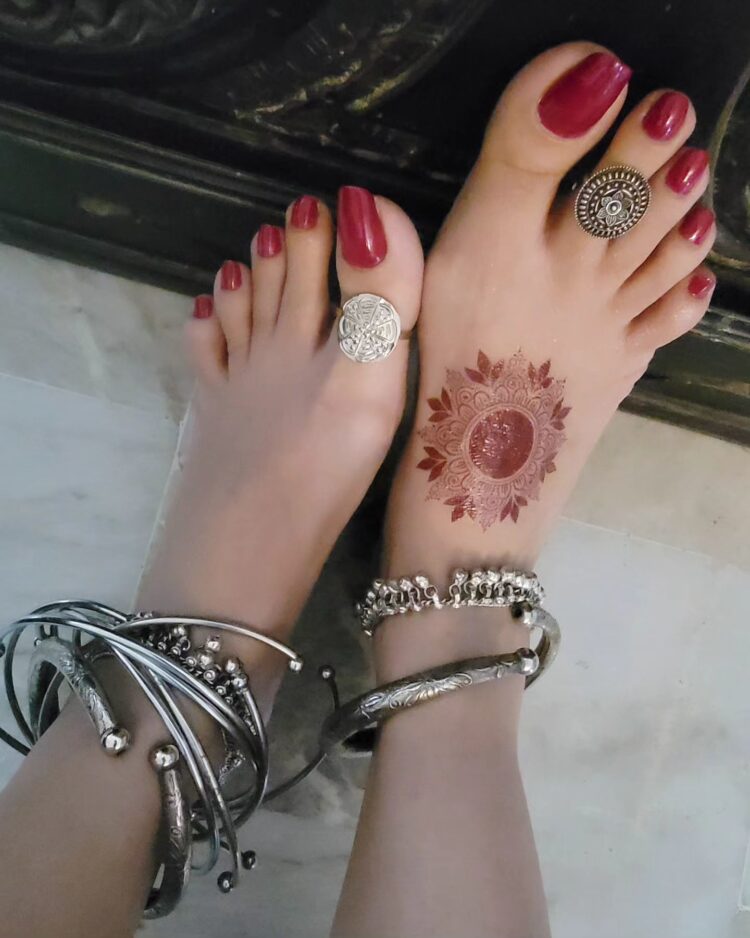 saman ansari feet 3