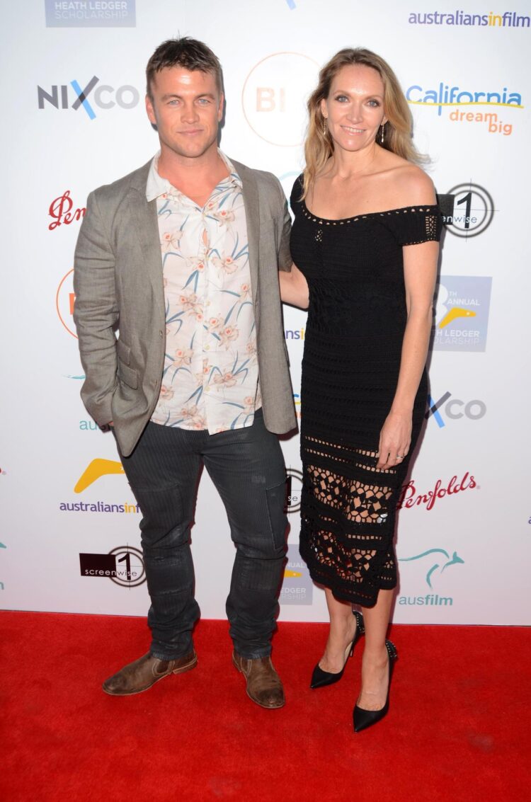 samantha hemsworth feet