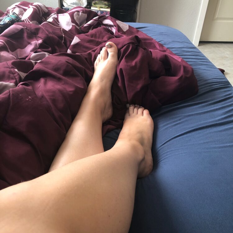 samantha logan feet 2