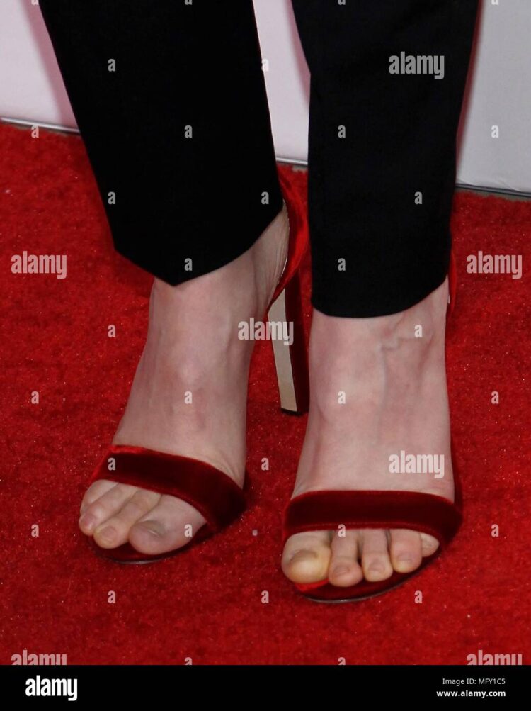 samantha mckinnon feet 2