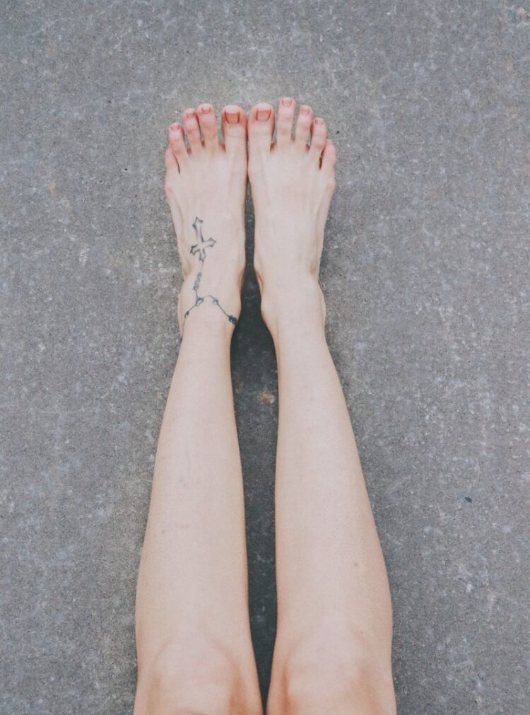 samantha smith feet 5