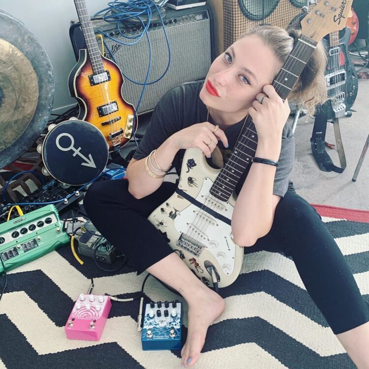 samantha urbani feet 3