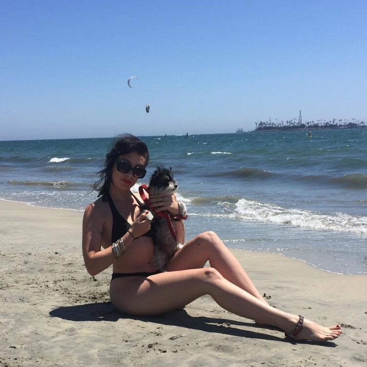 samantha urbani feet 4