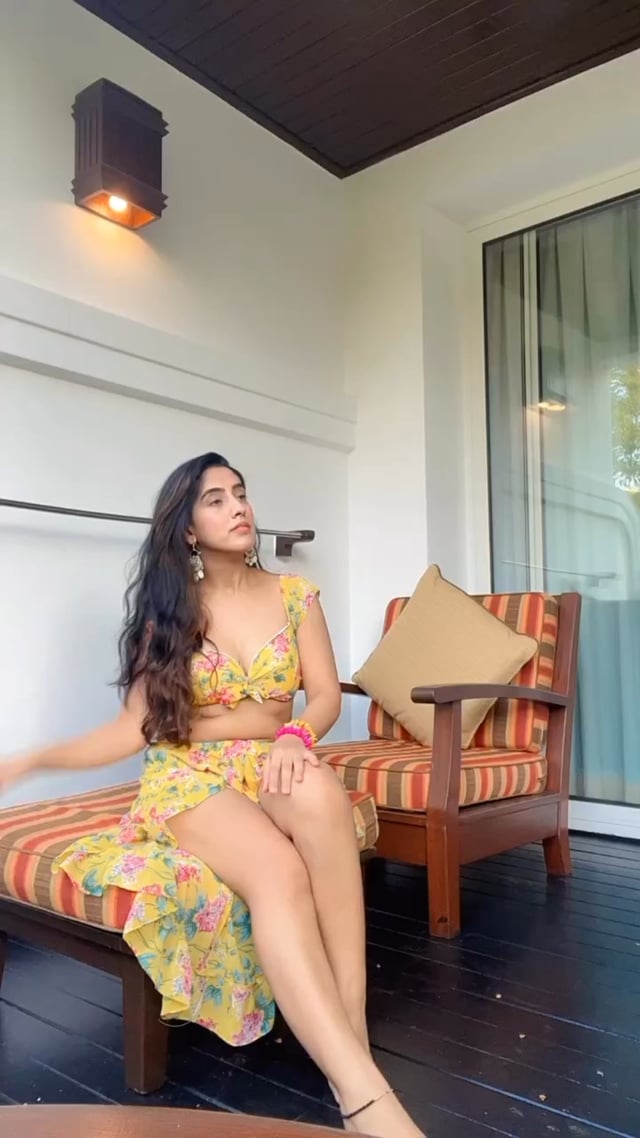 sameeksha sud feet 6